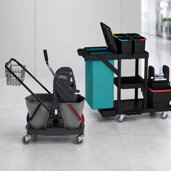 Kompakter Reinigungswagen mit Doppelfahreimer und modularer Servicewagen.